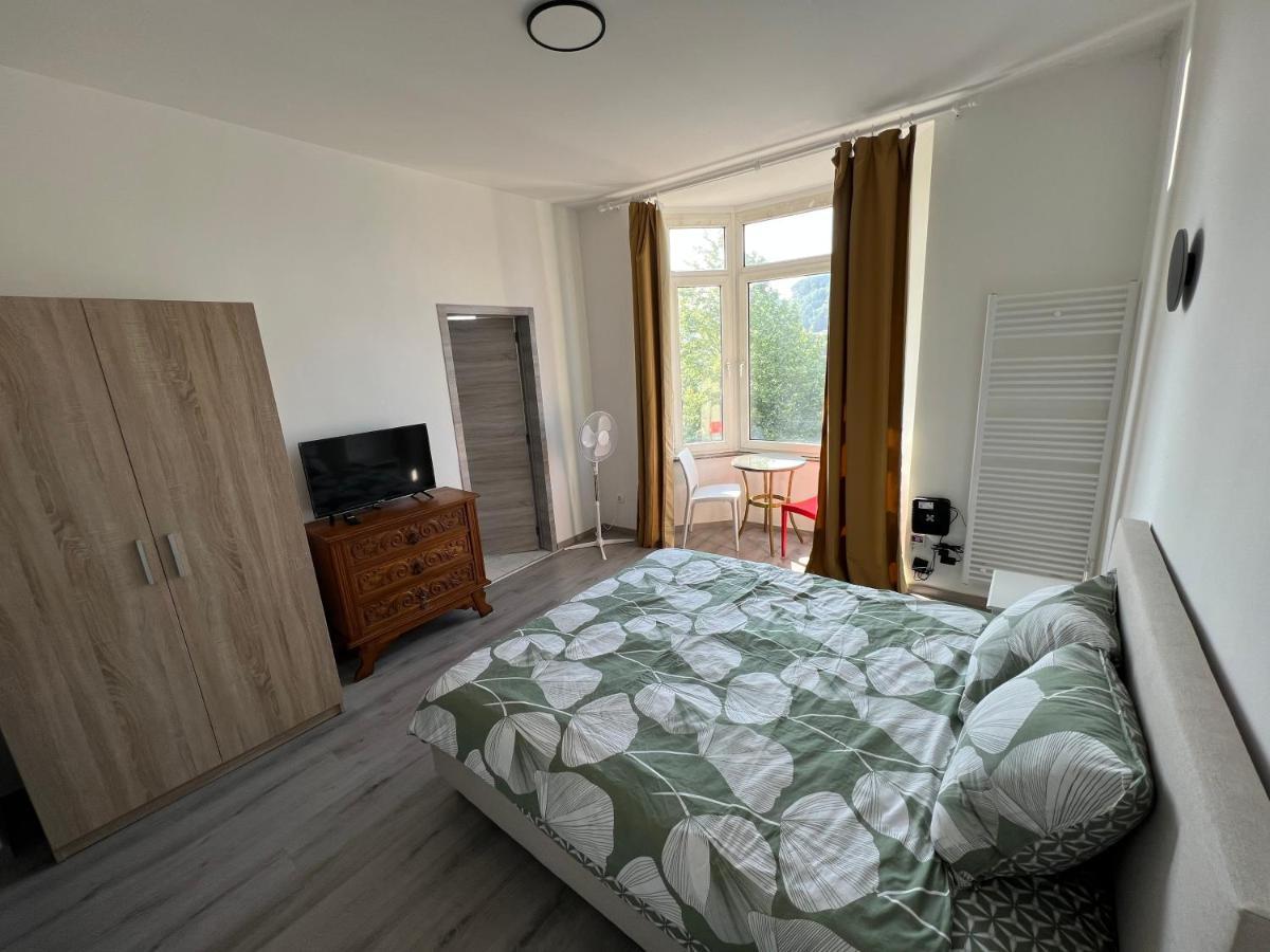 Riverbank Guest House นามูร์ ภายนอก รูปภาพ